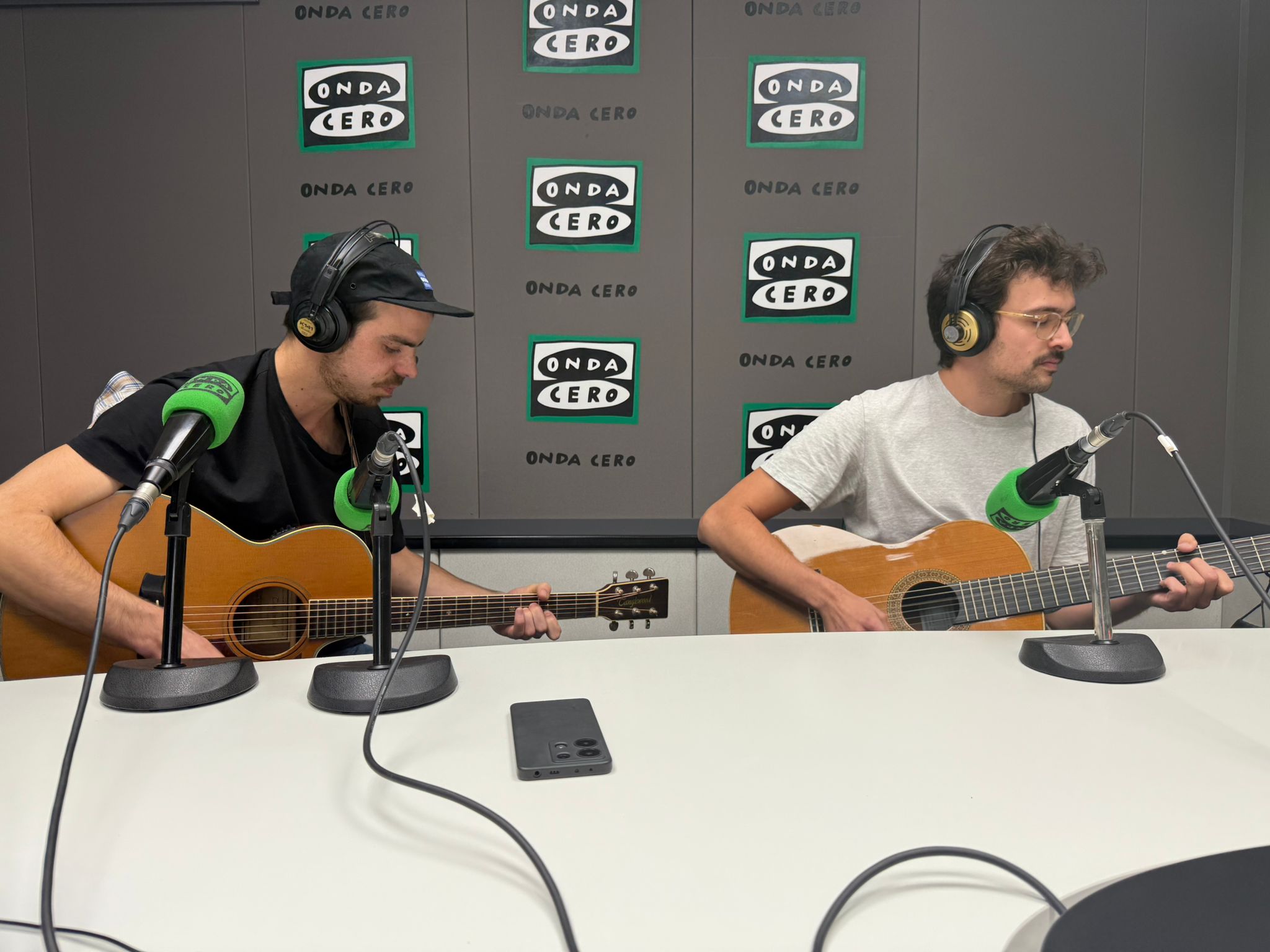 Sensibilidad, raíces y un sueño que comienza: Chiva Flor emociona con ‘El Olivo’ en directo en Onda Cero Sensibilidad, raíces y un sueño que comienza: Chiva Flor emociona con ‘El Olivo’ en directo en Onda Cero