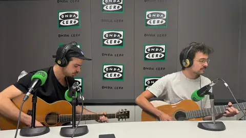 Chiva Flor presenta su nueva canción en Onda Cero. Chiva Flor presenta su nueva canción en Onda Cero.