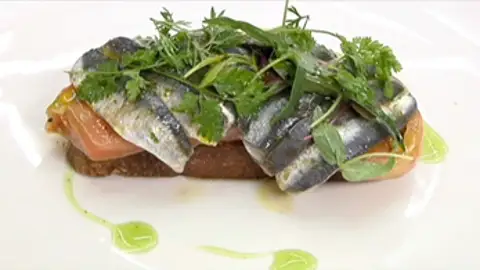 Sardinas marinadas con tomate y albahaca Sardinas marinadas con tomate y albahaca