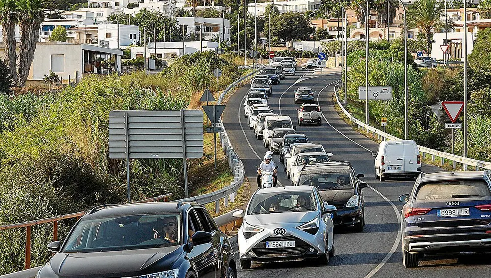 Atascos y saturación en la isla de Ibiza Atascos y saturación en la isla de Ibiza