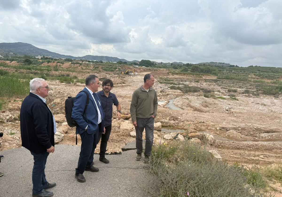Gan Pampols reitera a los ayuntamientos que pueden solicitar apoyo técnico para las obras durante su visita a Alfarb y Alginet Gan Pampols reitera a los ayuntamientos que pueden solicitar apoyo técnico para las obras durante su visita a Alfarb y Alginet