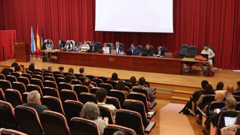 Asistentes al claustro de la UDC