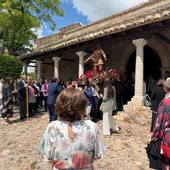 Salida de la procesión de San Isidro alrededor de la Ermita de Alarcos Salida de la procesión de San Isidro alrededor de la Ermita de Alarcos