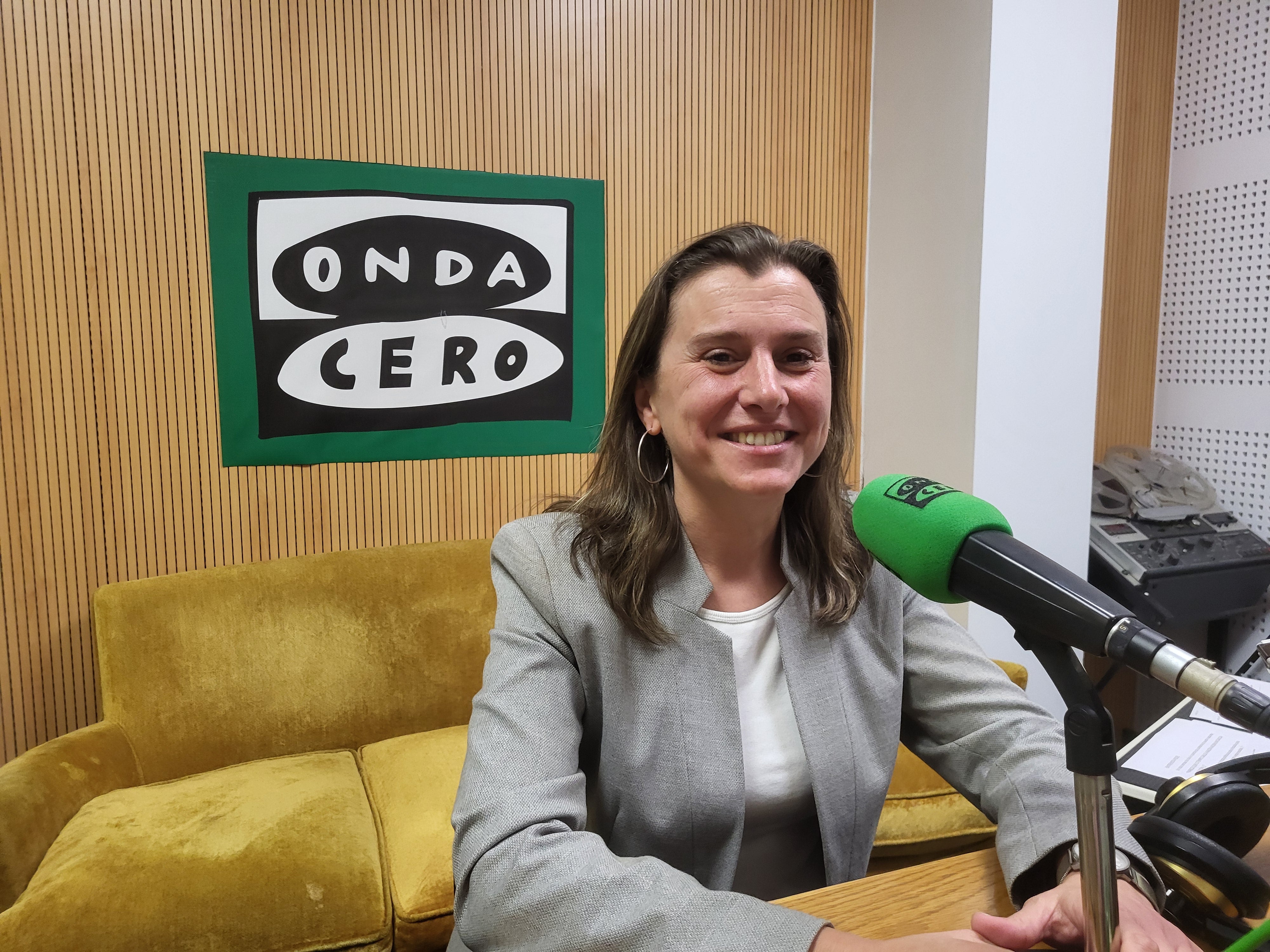 Natalia González pídelle ao alcalde que se deixe de "cortinas de fume" Natalia González pídelle ao alcalde que se deixe de "cortinas de fume"