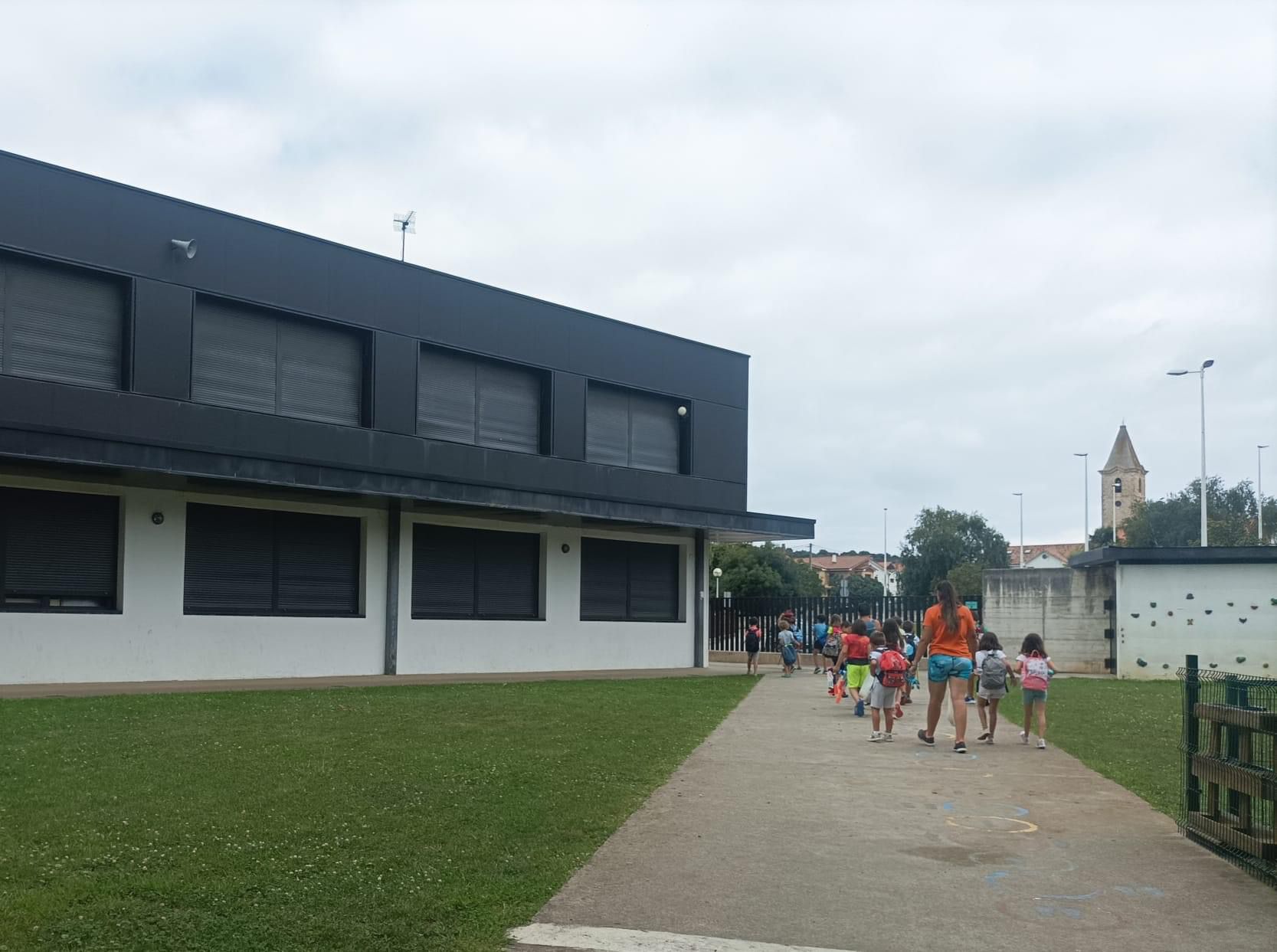 Familias de Santa Cruz de Bezana denuncian que el precio de la ludoteca municipal ha subido un 80% Familias de Santa Cruz de Bezana denuncian que el precio de la ludoteca municipal ha subido un 80%