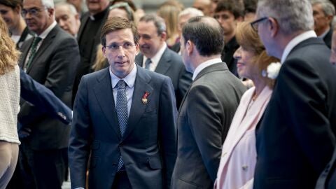 El alcalde de Madrid, José Luis Martínez-Almeida, durante el acto de entrega de las Medallas de Honor con motivo de la festividad de San Isidro El alcalde de Madrid, José Luis Martínez-Almeida, durante el acto de entrega de las Medallas de Honor con motivo de la festividad de San Isidro