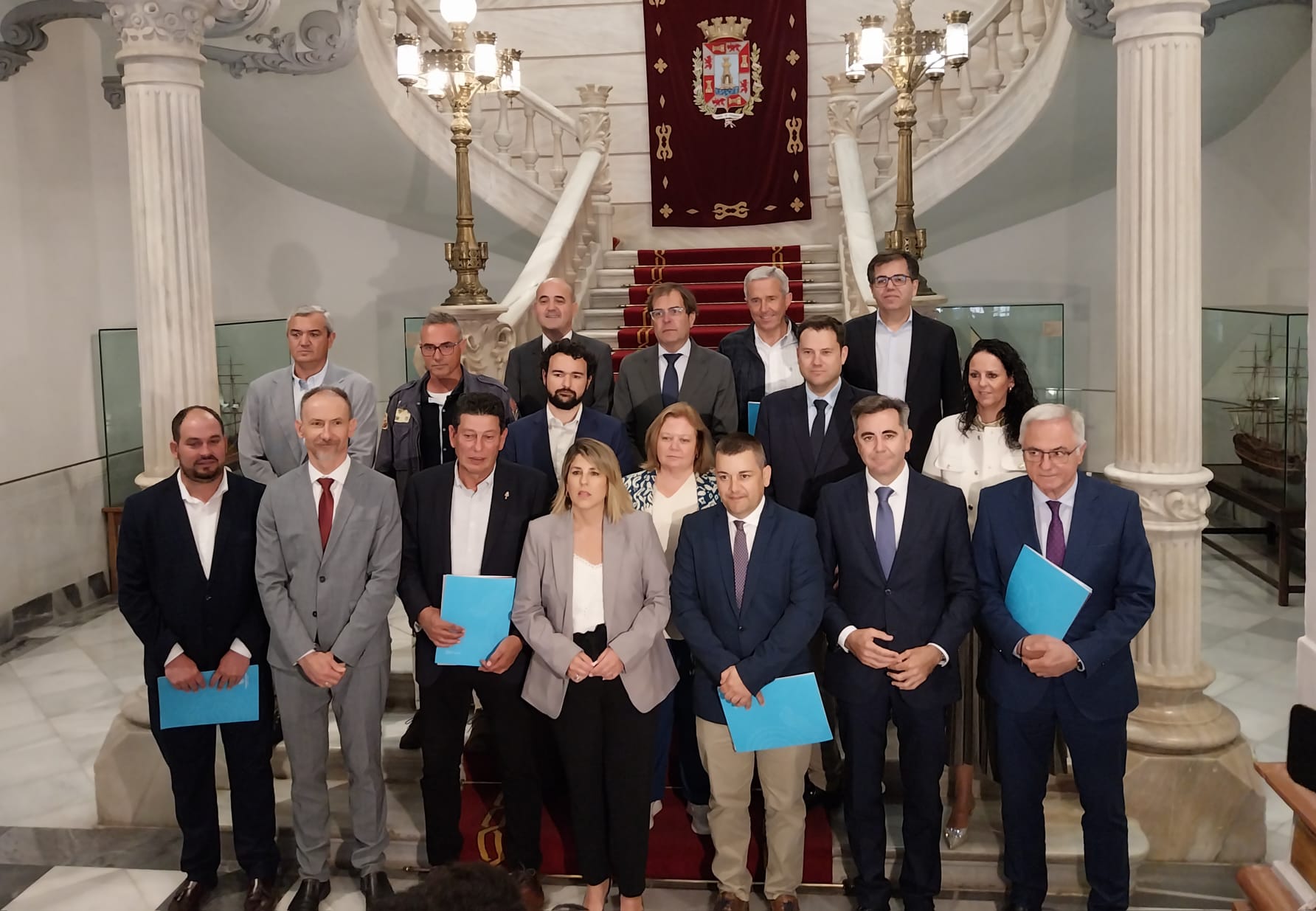 La "Mesa del Agua del Campo de Cartagena" dice no a un recorte del trasvase que afectaría al 45% de todos los sectores productivos de la Región La "Mesa del Agua del Campo de Cartagena" dice no a un recorte del trasvase que afectaría al 45% de todos los sectores productivos de la Región