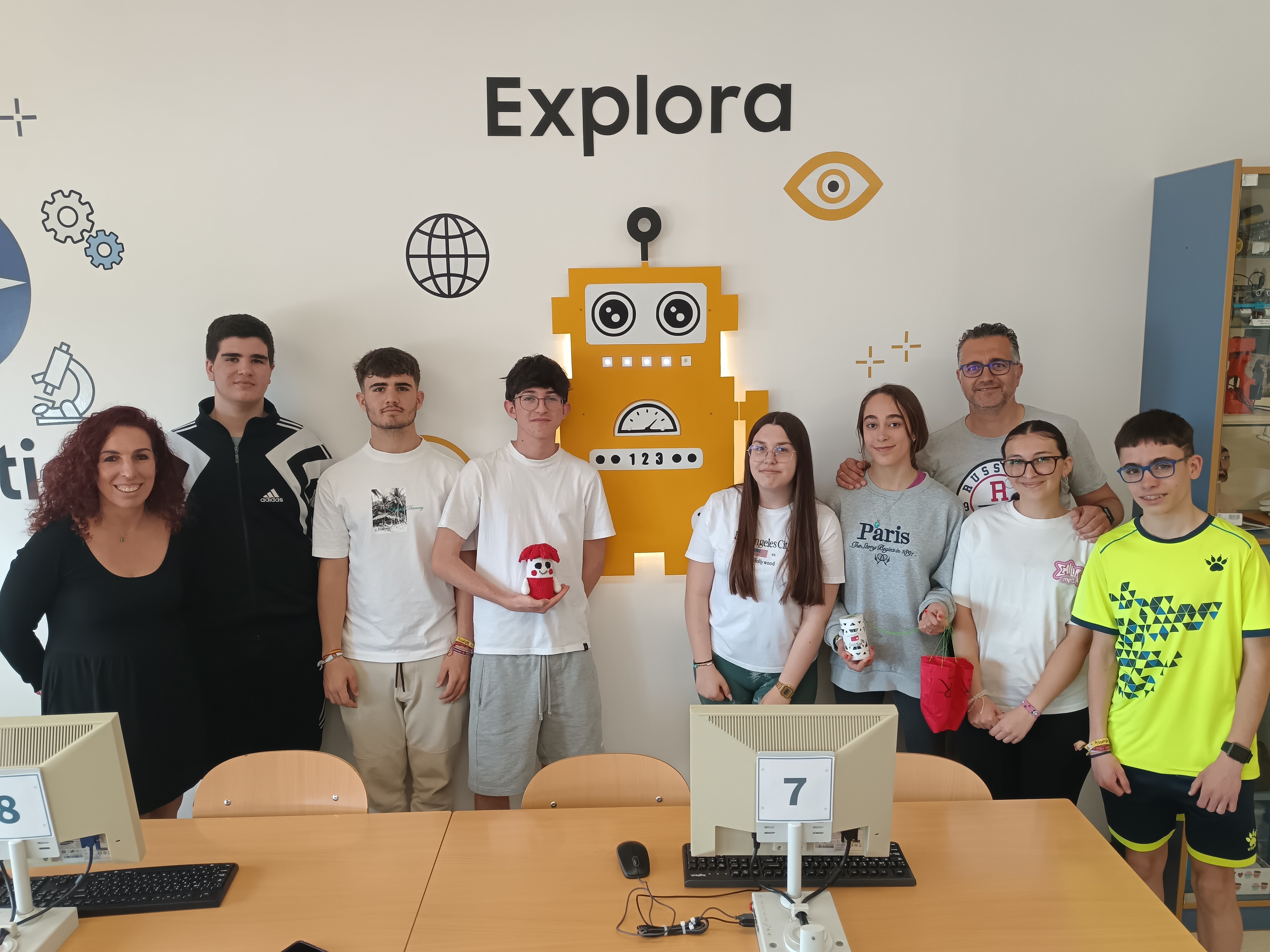 Alumnos del IES Ciudad de Dalías lanzan con éxito un satélite contra los microplásticos Alumnos del IES Ciudad de Dalías lanzan con éxito un satélite contra los microplásticos