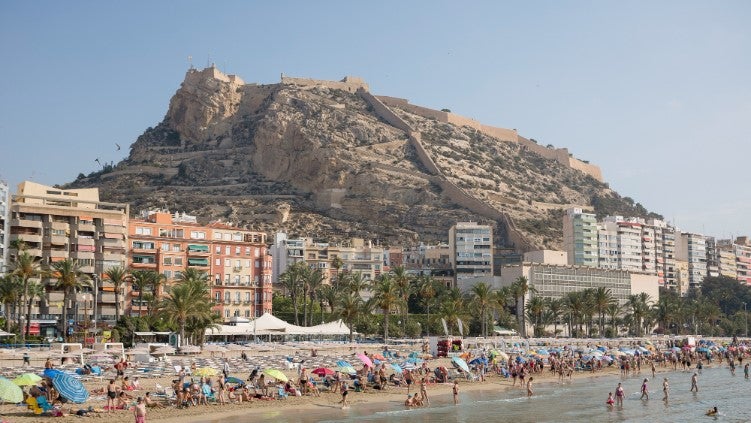 Preadjudicados los chiringuitos, tumbonas y alquiler náutico de las playas alicantinas excepto San Juan Preadjudicados los chiringuitos, tumbonas y alquiler náutico de las playas alicantinas excepto San Juan