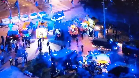 Despliegue de los servicios de emergencia tras el atropello masivo antes del derbi Espanyol-Barça Despliegue de los servicios de emergencia tras el atropello masivo antes del derbi Espanyol-Barça