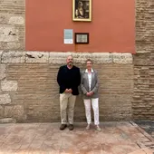 Carmina Gómez y Alejandro Villar con la reproducción de Dürer Carmina Gómez y Alejandro Villar con la reproducción de Dürer
