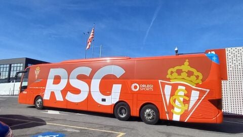 Autob&uacute;s del Sporting en Mareo