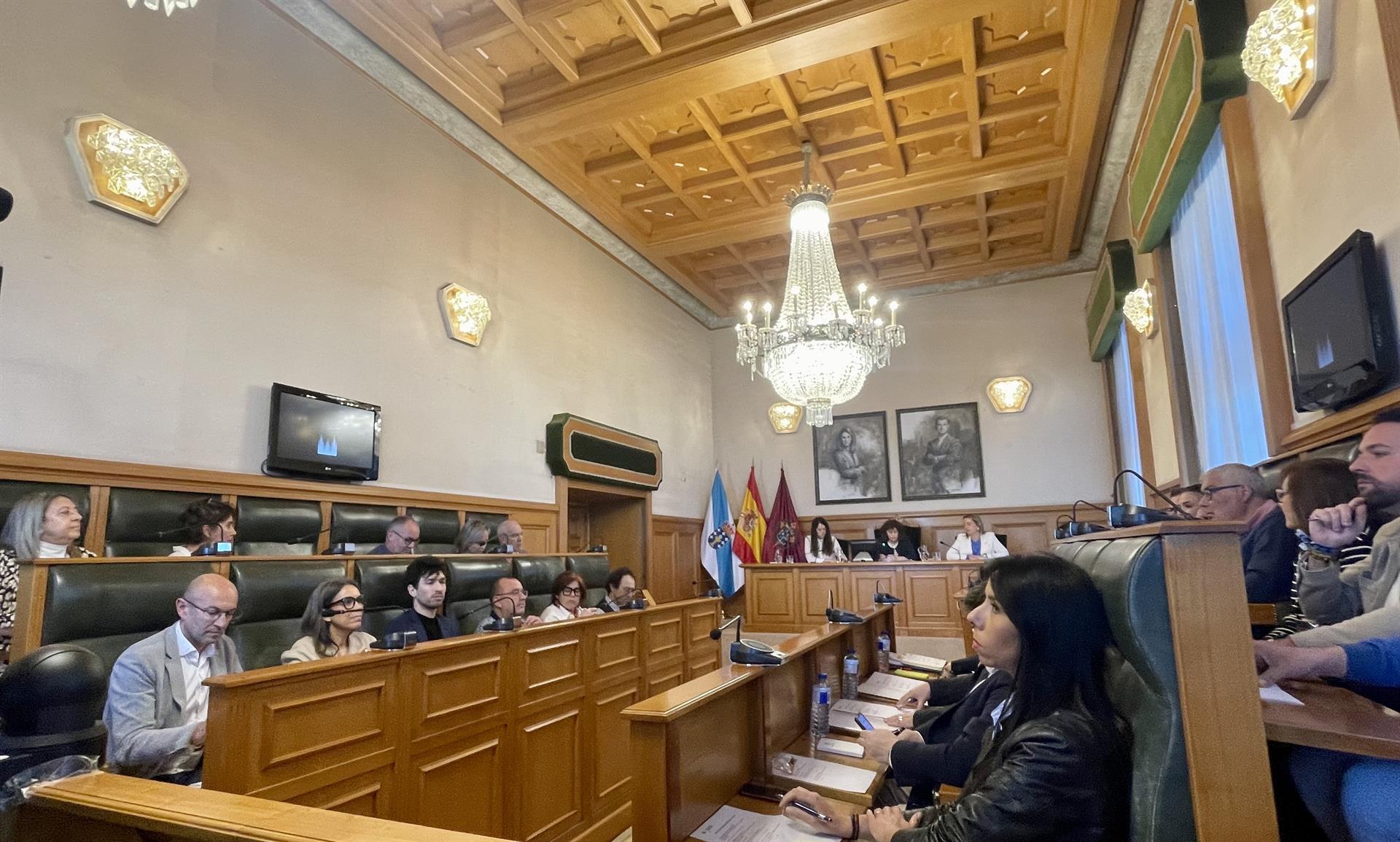 El pleno municipal compostelano formalizado el paso a no adscritos de los cuatro concejales expulsados del PSOE de Santiago El pleno municipal compostelano formalizado el paso a no adscritos de los cuatro concejales expulsados del PSOE de Santiago