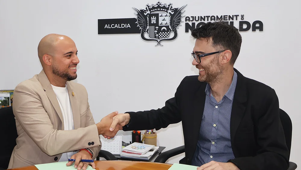 De izquierda a derecha, Juan José Hernández, alcalde de Monforte del Cid, y Fran Martínez, alcalde de Novelda. De izquierda a derecha, Juan José Hernández, alcalde de Monforte del Cid, y Fran Martínez, alcalde de Novelda.