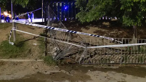 Una valla caída en el lugar del atropello , a 15 de mayo de 2025, en Cornellà de Llobregat, Barcelona, Catalunya (España). Una valla caída en el lugar del atropello , a 15 de mayo de 2025, en Cornellà de Llobregat, Barcelona, Catalunya (España).