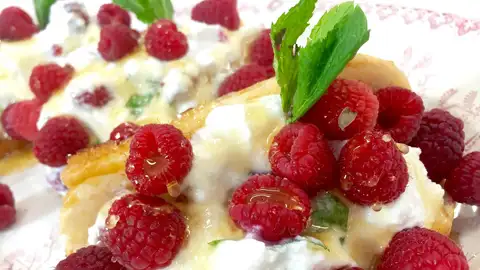 Bollo con frambuesas Bollo con frambuesas