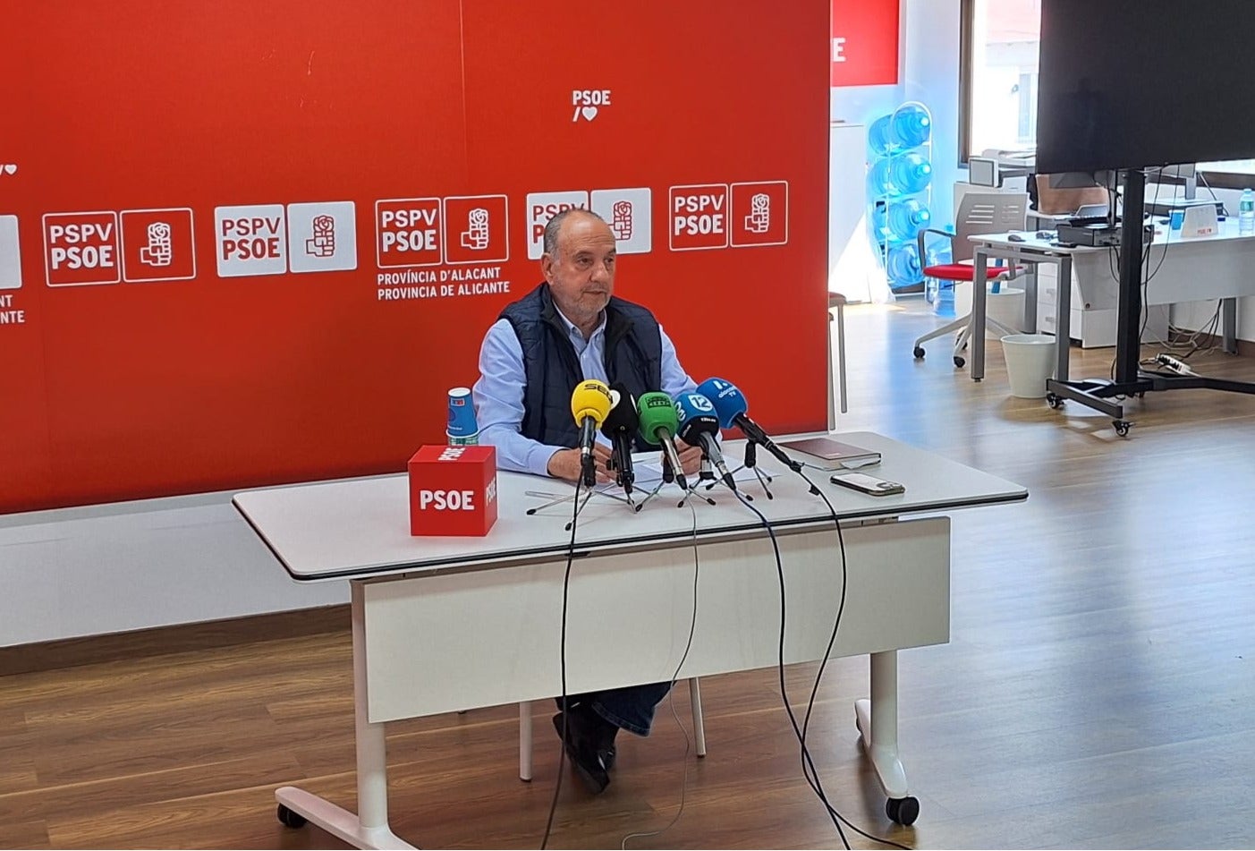 Miguel Millana dimite como secretario general del PSPV-PSOE de Alicante ante "la necesidad de un nuevo rumbo en el partido" Miguel Millana dimite como secretario general del PSPV-PSOE de Alicante ante "la necesidad de un nuevo rumbo en el partido"