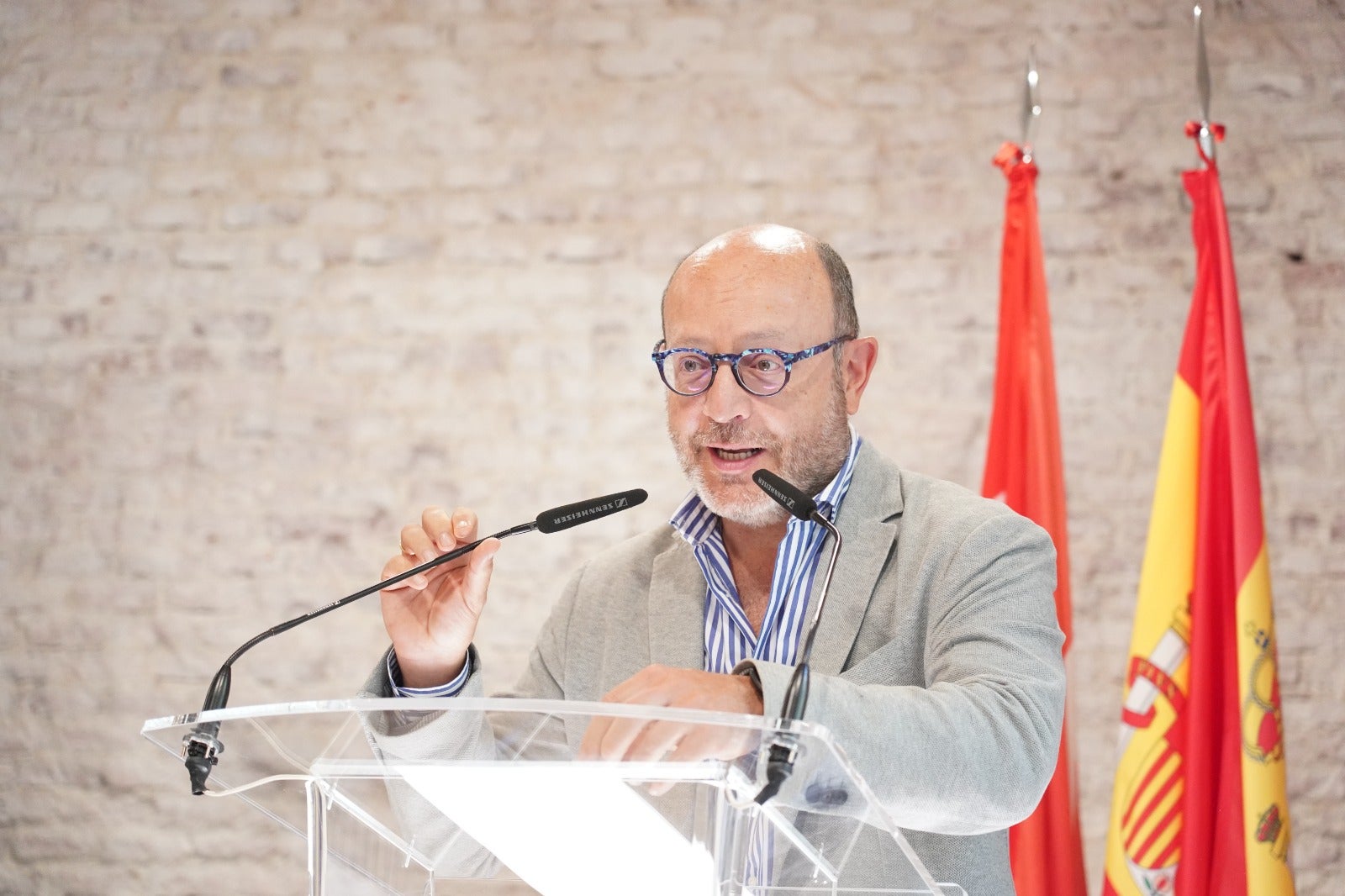 El consistorio advierte al delegado del Gobierno que en Barajas solo se ha hecho una encuesta, no el estudio que reclaman El consistorio advierte al delegado del Gobierno que en Barajas solo se ha hecho una encuesta, no el estudio que reclaman