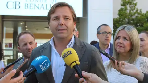 El secretario general del PP de Andalucía, Antonio Repullo, este viernes en declaraciones a los medios de comunicación en Jaén durante su visita a Expoliva. - PP ANDALUCÍA El secretario general del PP de Andalucía, Antonio Repullo, este viernes en declaraciones a los medios de comunicación en Jaén durante su visita a Expoliva. - PP ANDALUCÍA