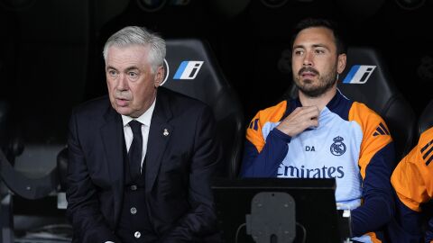 Foto de archivo del técnico italiano del Real Madrid, Carlo Ancelotti (i), y su segundo, su hijo Davide.