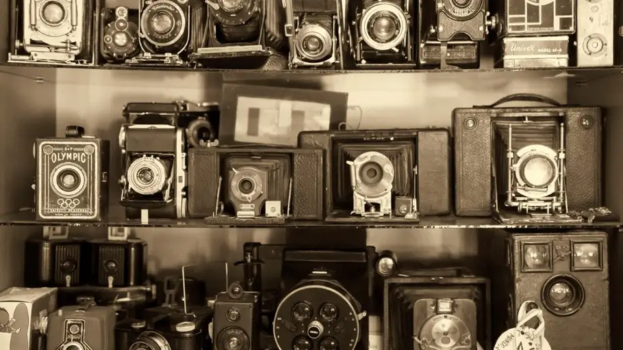 https:www.dzoom.org.es/una-historia-de-autentica-pasion-por-la-fotografia-la-impresionante-coleccion-de-camaras-de-alejandro-soler/ https:www.dzoom.org.es/una-historia-de-autentica-pasion-por-la-fotografia-la-impresionante-coleccion-de-camaras-de-alejandro-soler/