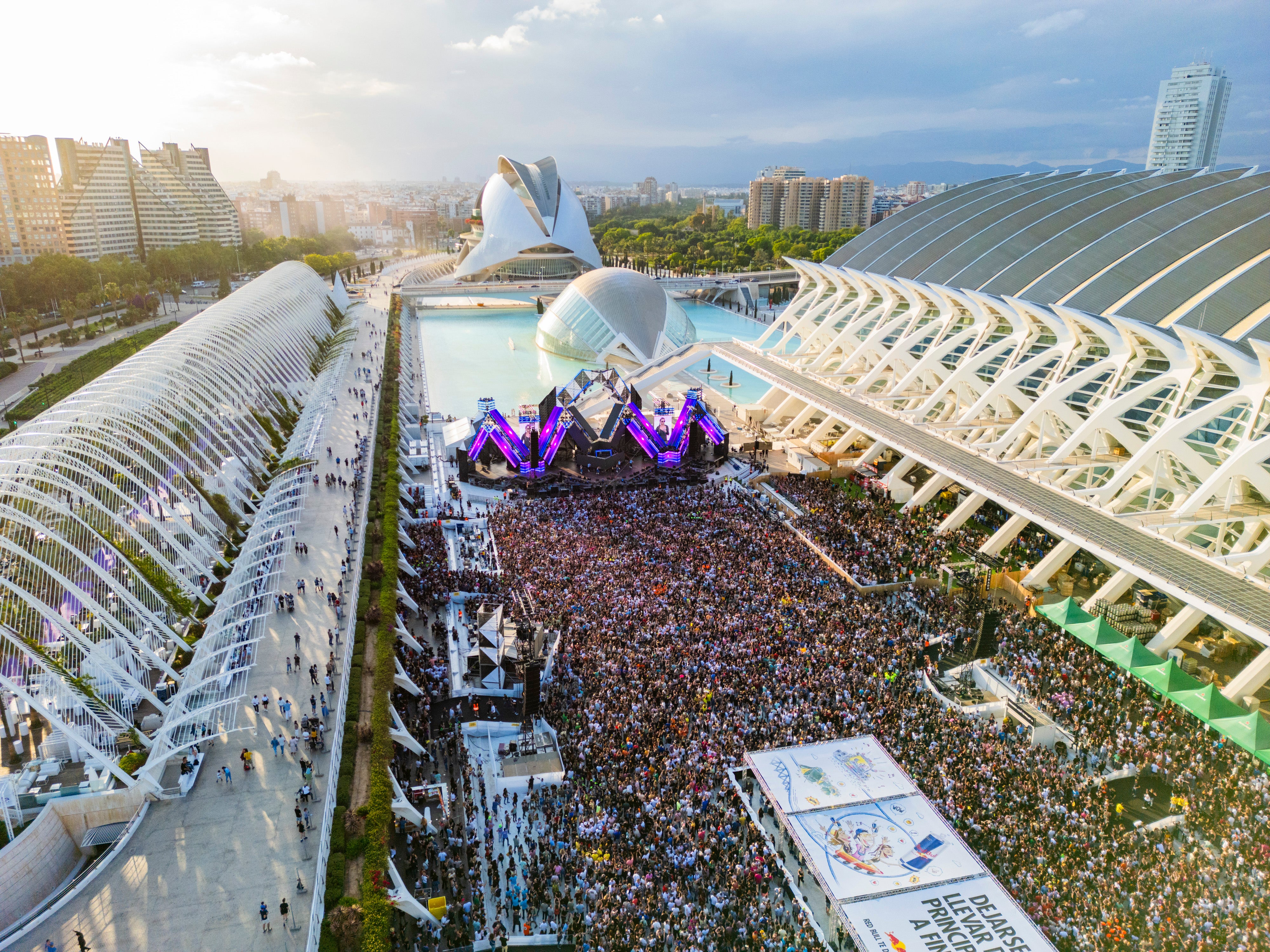 I love Reggateon y Love the 90´s vuelven a llenar de fiesta y diversión la comunidad valenciana I love Reggateon y Love the 90´s vuelven a llenar de fiesta y diversión la comunidad valenciana