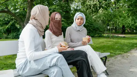 Junts vol prohibir el vel islàmic a escoles i instituts Junts vol prohibir el vel islàmic a escoles i instituts