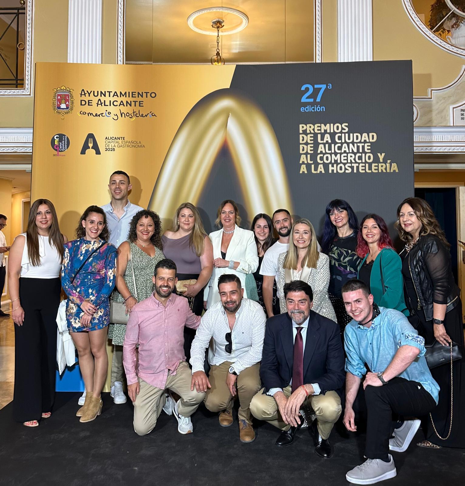 La 27ª edición de los Premios del Comercio y la Hostelería premia la excelencia de 18 empresas alicantinas La 27ª edición de los Premios del Comercio y la Hostelería premia la excelencia de 18 empresas alicantinas