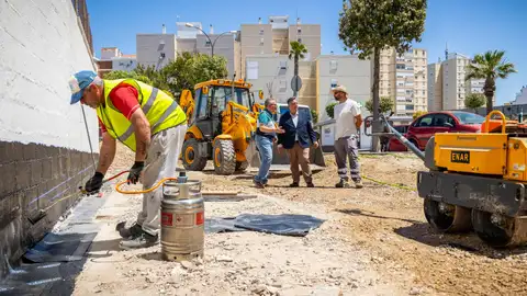 Instantes de los trabajos de adecuación en la avenida Ponce de León en San Fernando Instantes de los trabajos de adecuación en la avenida Ponce de León en San Fernando