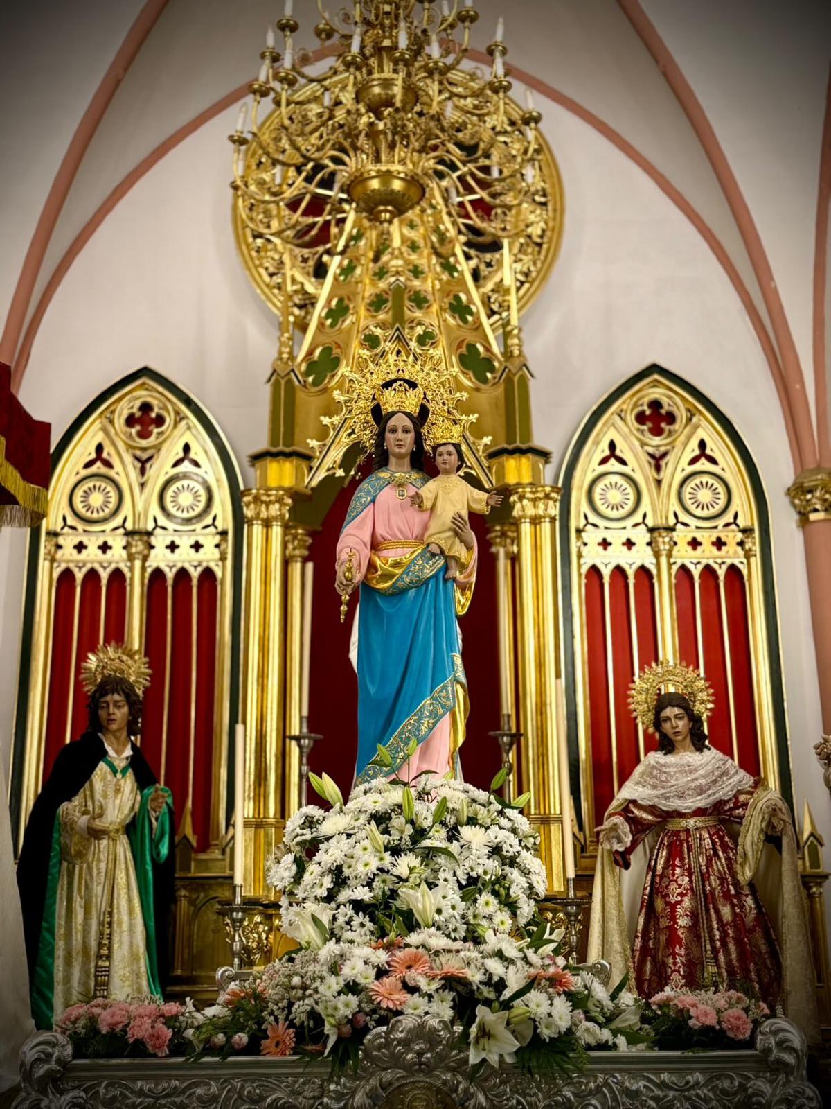 Preparativos para la procesión de María Auxiliadora Preparativos para la procesión de María Auxiliadora