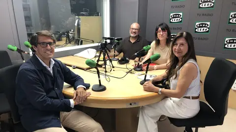 Juan de Dios Navarro, Felip Sánchez y Patricia Maciá con Mayte Vilaseca Juan de Dios Navarro, Felip Sánchez y Patricia Maciá con Mayte Vilaseca