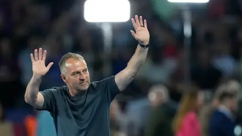 Hansi Flick renueva con el Barcelona hasta 2027 Hansi Flick renueva con el Barcelona hasta 2027