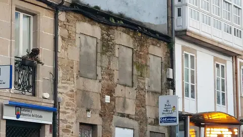 El concello de Santiago declarará seis edificios en ruinas en el Rexistro de Soares, tras la paralización de la venta de otros tres El concello de Santiago declarará seis edificios en ruinas en el Rexistro de Soares, tras la paralización de la venta de otros tres