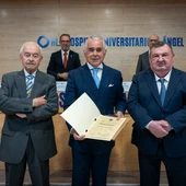 El Hospital Universitario HLA El Ángel acoge la entrega del premio a la Excelencia Profesional de la RAMAO al Dr. Pedro Navarro El Hospital Universitario HLA El Ángel acoge la entrega del premio a la Excelencia Profesional de la RAMAO al Dr. Pedro Navarro