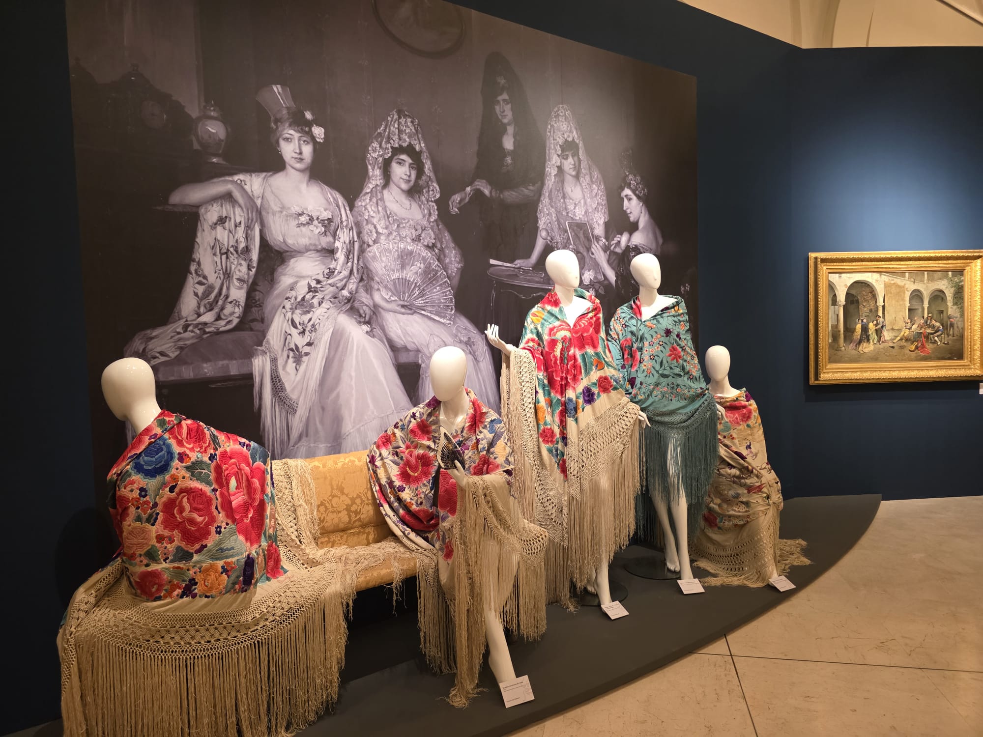 El Museo de Málaga acoge una exposición de Mantones de Manila de la colección Perraut El Museo de Málaga acoge una exposición de Mantones de Manila de la colección Perraut
