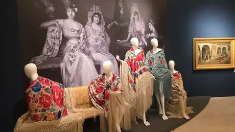 El Museo de Málaga acoge una exposición de Mantones de Manila de la colección Perraut El Museo de Málaga acoge una exposición de Mantones de Manila de la colección Perraut
