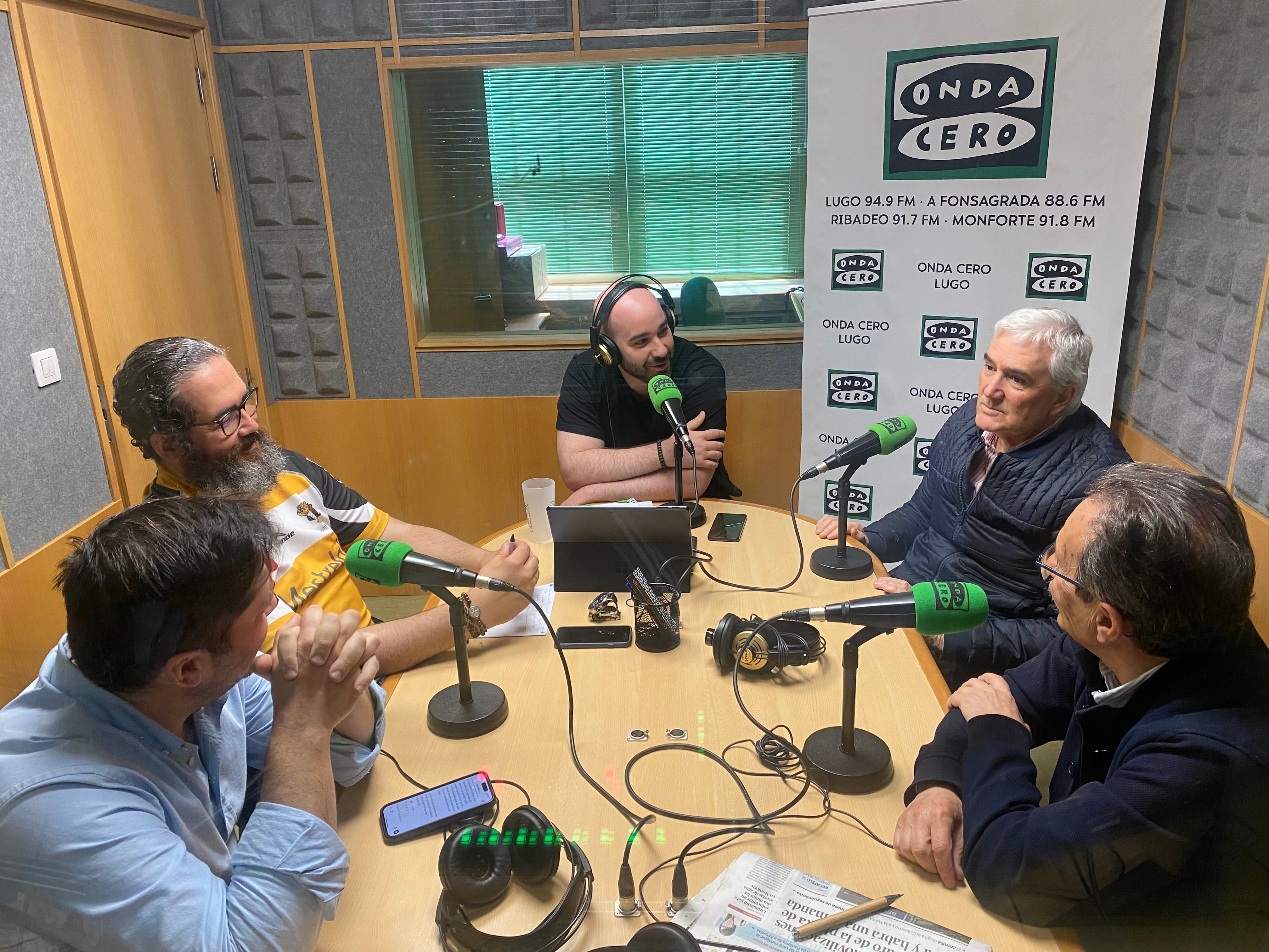 Tren y federaciones vecinales. La Tertulia de Más de Uno Lugo. Tren y federaciones vecinales. La Tertulia de Más de Uno Lugo.