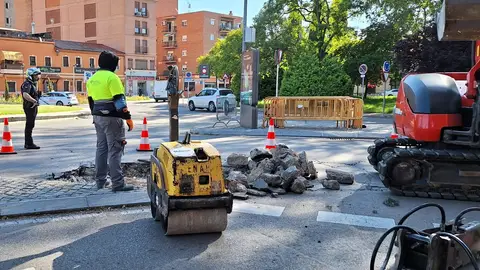 El Ayuntamiento de Alcalá de Henares acomete obras de reparación de la calzada de diferentes puntos de la ciudad por valor de más de 30.000 euros Reparación de calzada en Alcalá de Henares