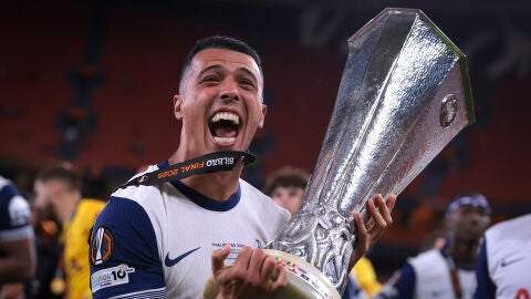 Pedro Porro con la Europa League