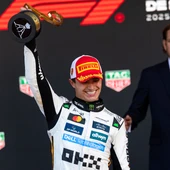 El piloto Lando Norris celebra su triunfo en el GP de Mónaco El piloto Lando Norris celebra su triunfo en el GP de Mónaco