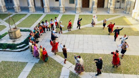 Grupo de Coros y Danzas "La Nacencia" del Centro Extreme&ntilde;o de Alcal&aacute; de Henares