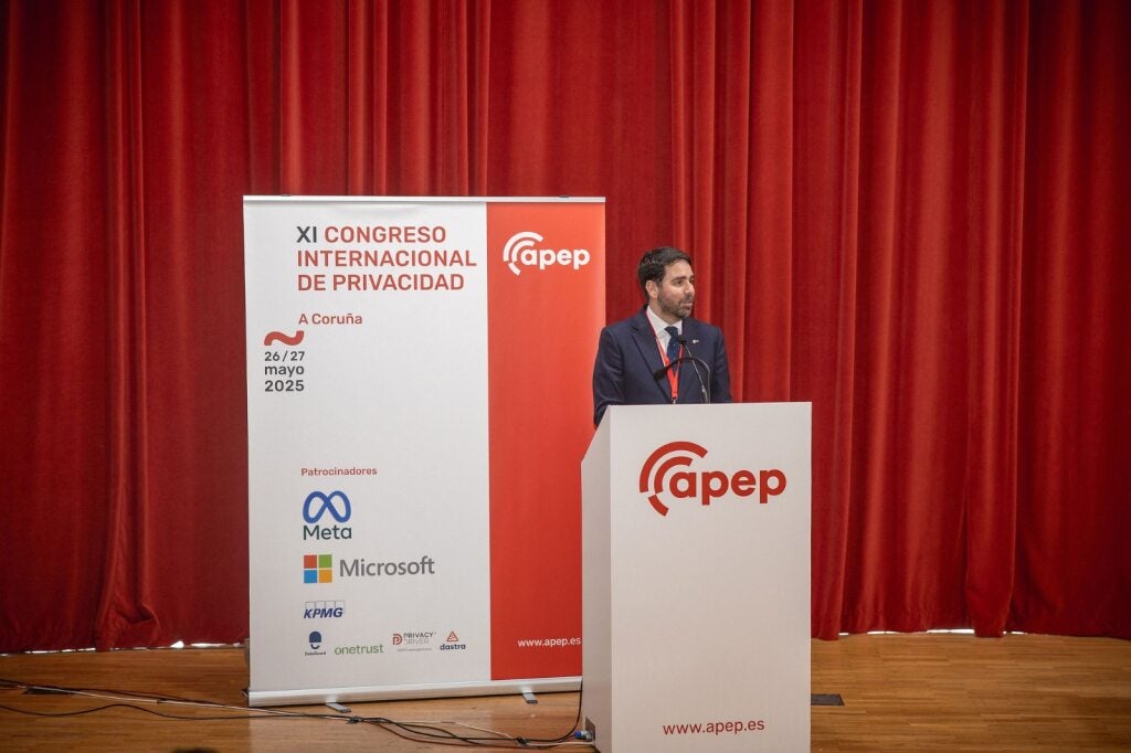 Los expertos recomiendan "aplicar cuanto antes" las nuevas normativas de protección de datos ante los riesgos de la IA Los expertos recomiendan "aplicar cuanto antes" las nuevas normativas de protección de datos ante los riesgos de la IA