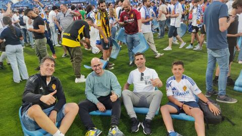 Aficionados tras el último partido oficial del Real Zaragoza en La Romareda Aficionados tras el último partido oficial del Real Zaragoza en La Romareda