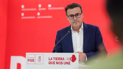 Gallardo renunciará este viernes como presidente de la Diputación de Badajoz y como concejal Gallardo renunciará este viernes como presidente de la Diputación de Badajoz y como concejal