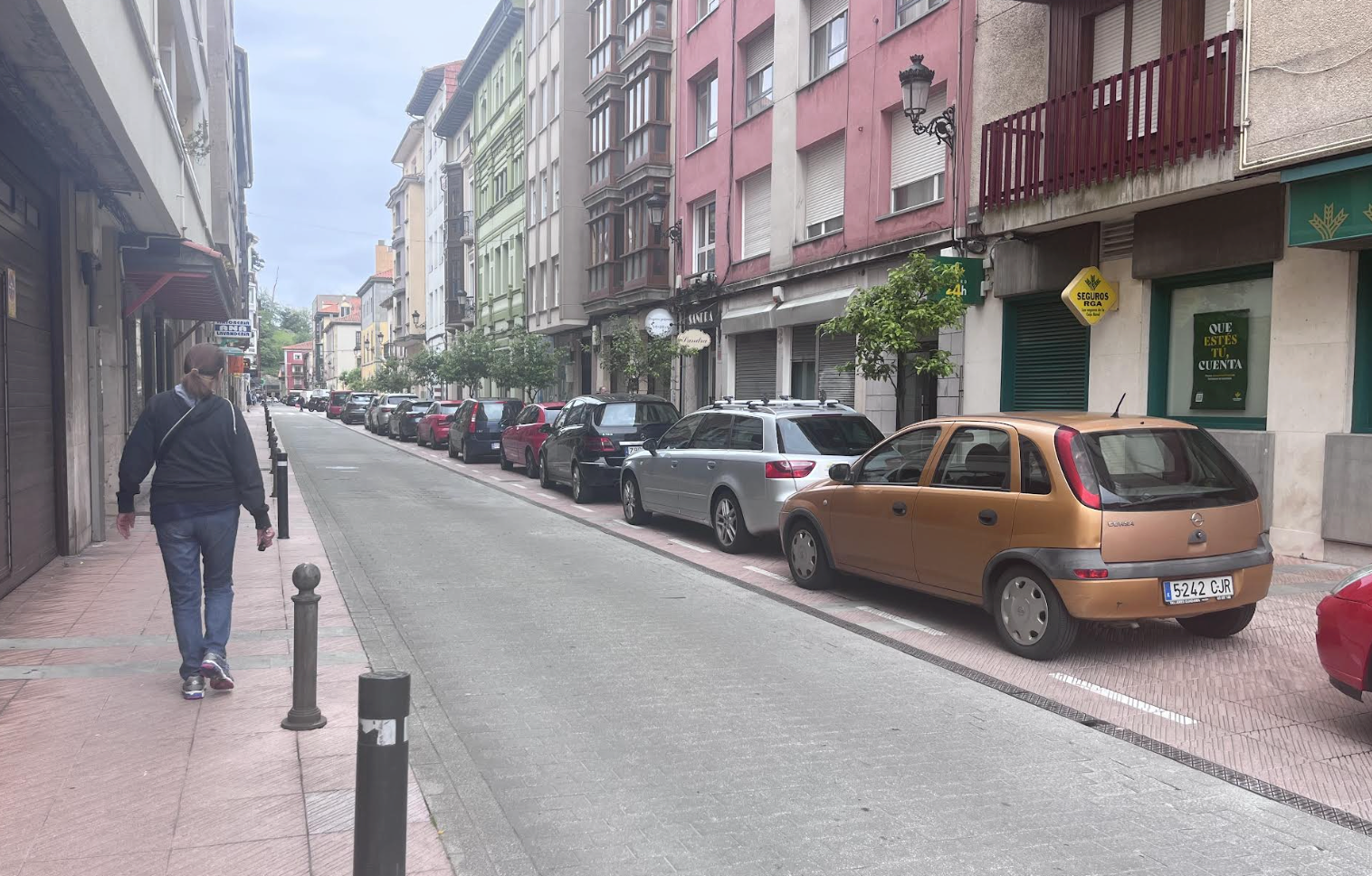 La calle Comercio de Ribadesella se cerrará al tráfico para ejecutar las obras de mejora del saneamiento que impulsa el Principado La calle Comercio de Ribadesella se cerrará al tráfico para ejecutar las obras de mejora del saneamiento que impulsa el Principado