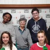 Profesora y alumnado del Taller de Creación Literaria de la Up de Valdepeñas Profesora y alumnado del Taller de Creación Literaria de la Up de Valdepeñas