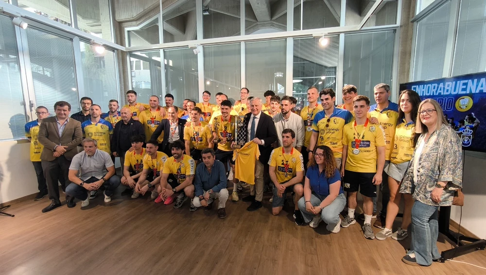 Foto de familia del Caserío y la corporación municipal Foto de familia del Caserío y la corporación municipal