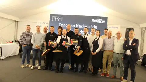 Foto grupal del concurso de cortadores de jamón que se ha celebrado durante la feria Foto grupal del concurso de cortadores de jamón que se ha celebrado durante la feria