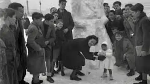 Foto de la gran nevada de 1944 en Gijón procedente del fondo de Foto Ángel Foto de la gran nevada de 1944 en Gijón procedente del fondo de Foto Ángel