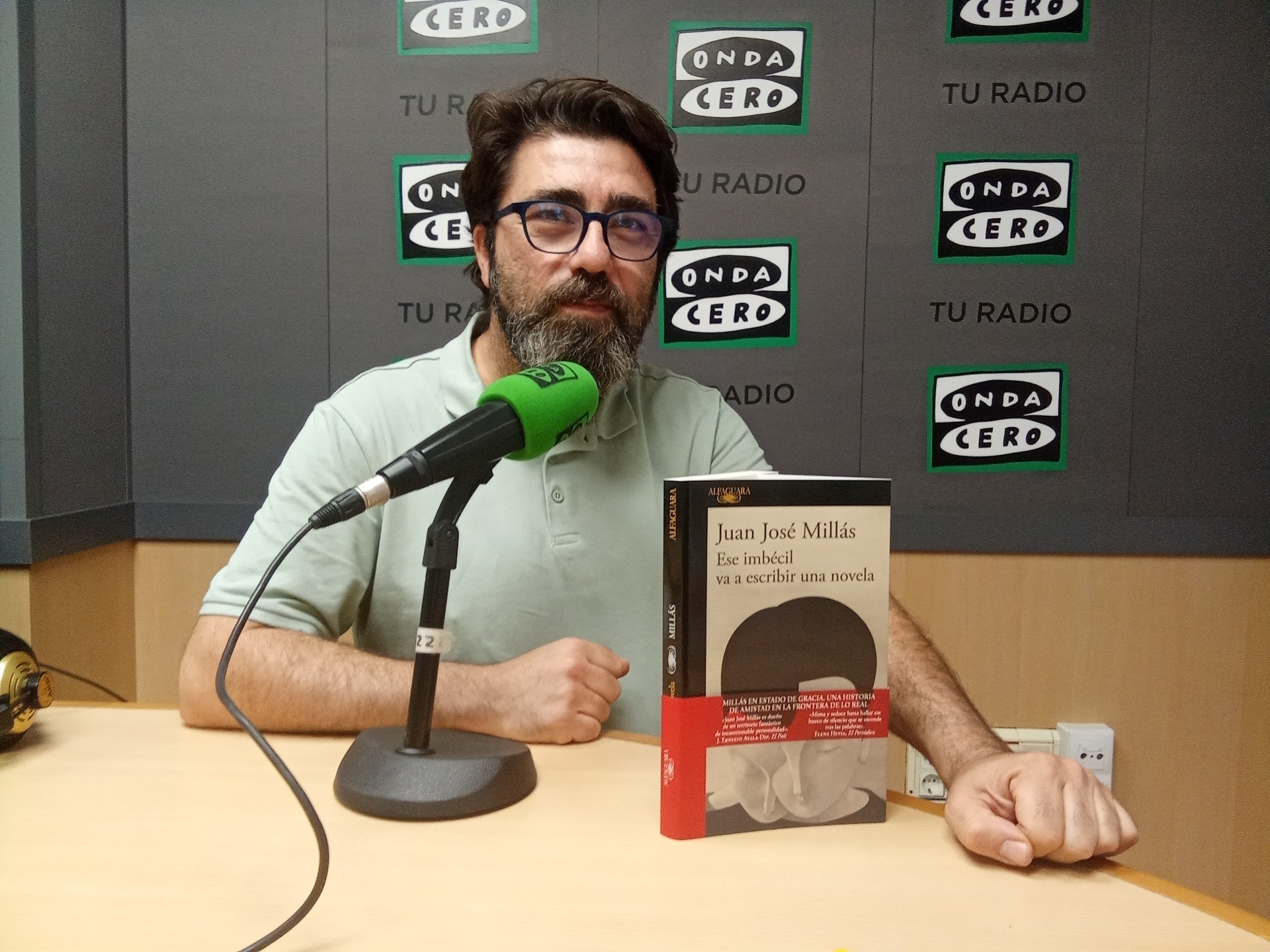 Llibrería Ali i Truc recomienda: 'Ese imbécil va a escribir una novela' de Juanjo Millás Llibrería Ali i Truc recomienda: 'Ese imbécil va a escribir una novela' de Juanjo Millás